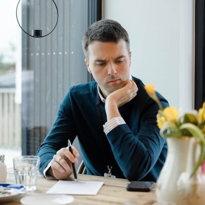 De fleste står alene