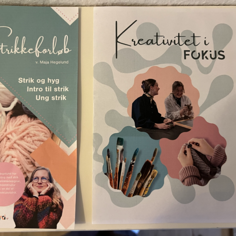 Gul kommunikation i gule foldere fra Maja Hegedal