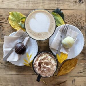Kaffebaren bruger gul kommunikation